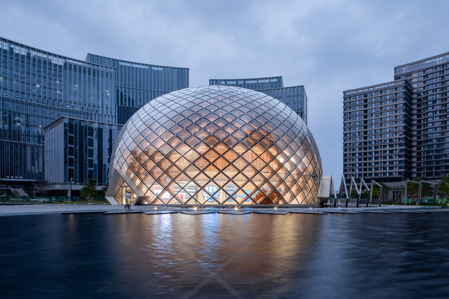 the-exhibition-center-of-cannano-hot-design_5.jpg