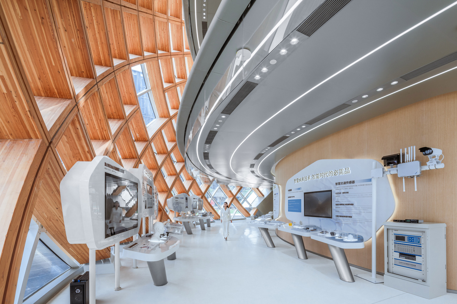 the-exhibition-center-of-cannano-hot-design_3 (1).jpg